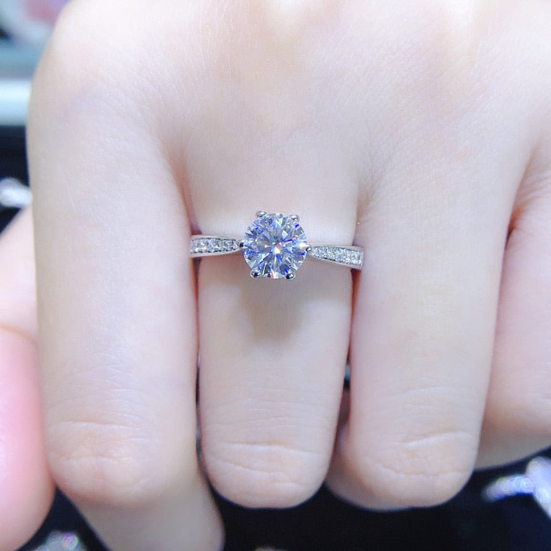 Bague élégante en zircone cubique pour femme