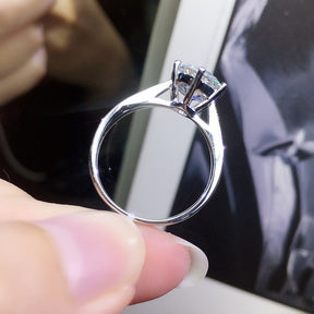 Bague élégante en zircone cubique pour femme